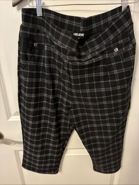 I Believe Women's Black Plaid Pull-On Capris